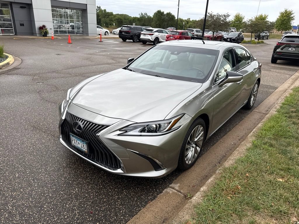 Used 2019 Lexus ES 300h FWD image 4