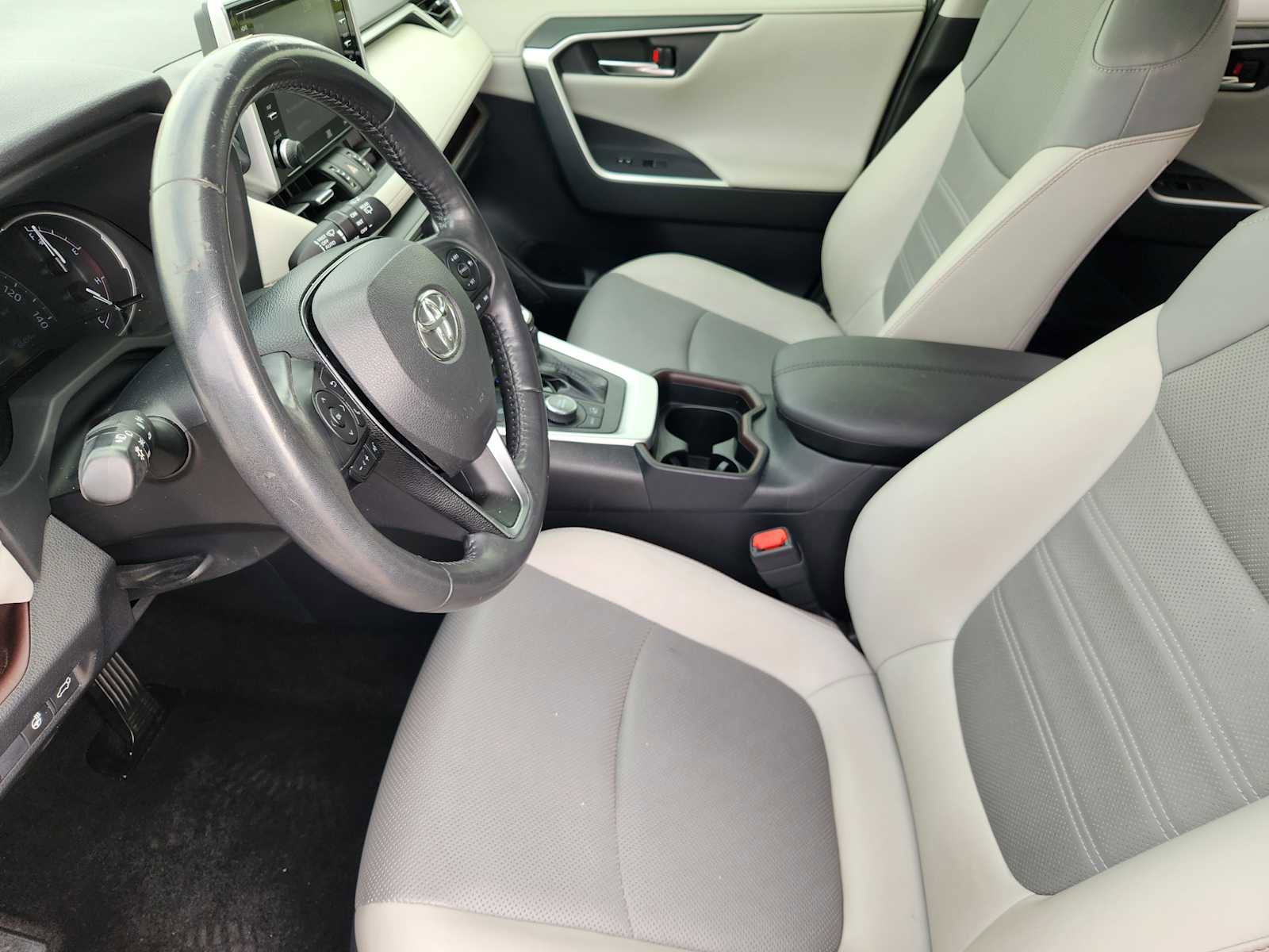 Used 2019 Toyota RAV4 Limited image 13