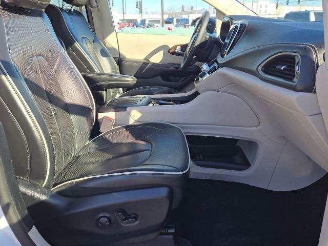 Used 2024 Chrysler Pacifica Limited image 5