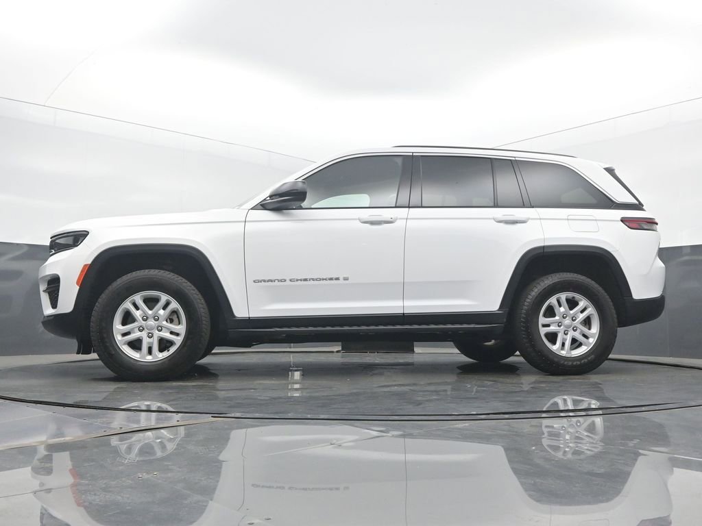 Used 2024 Jeep Grand Cherokee Laredo image 47