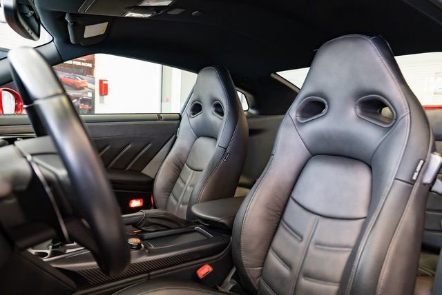 Used 2020 Nissan GT-R Premium w/ Premium Interior Package image 17