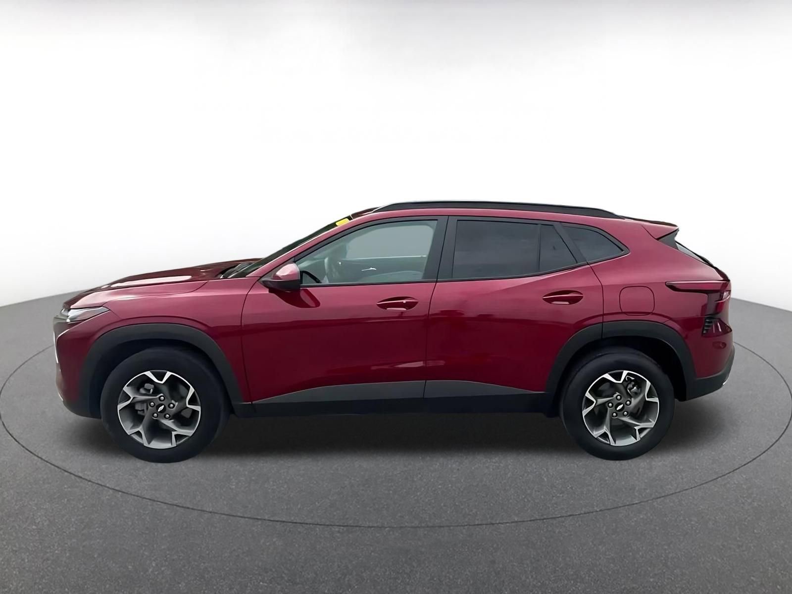 Used 2025 Chevrolet Trax LT w/ LT Convenience Package FWD image 8