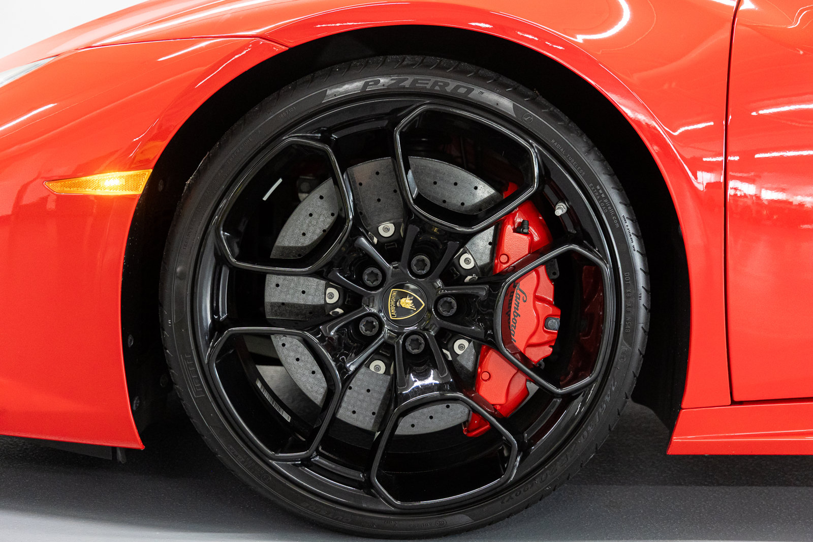Used 2017 Lamborghini Huracan LP 610-4 AWD/4WD image 25