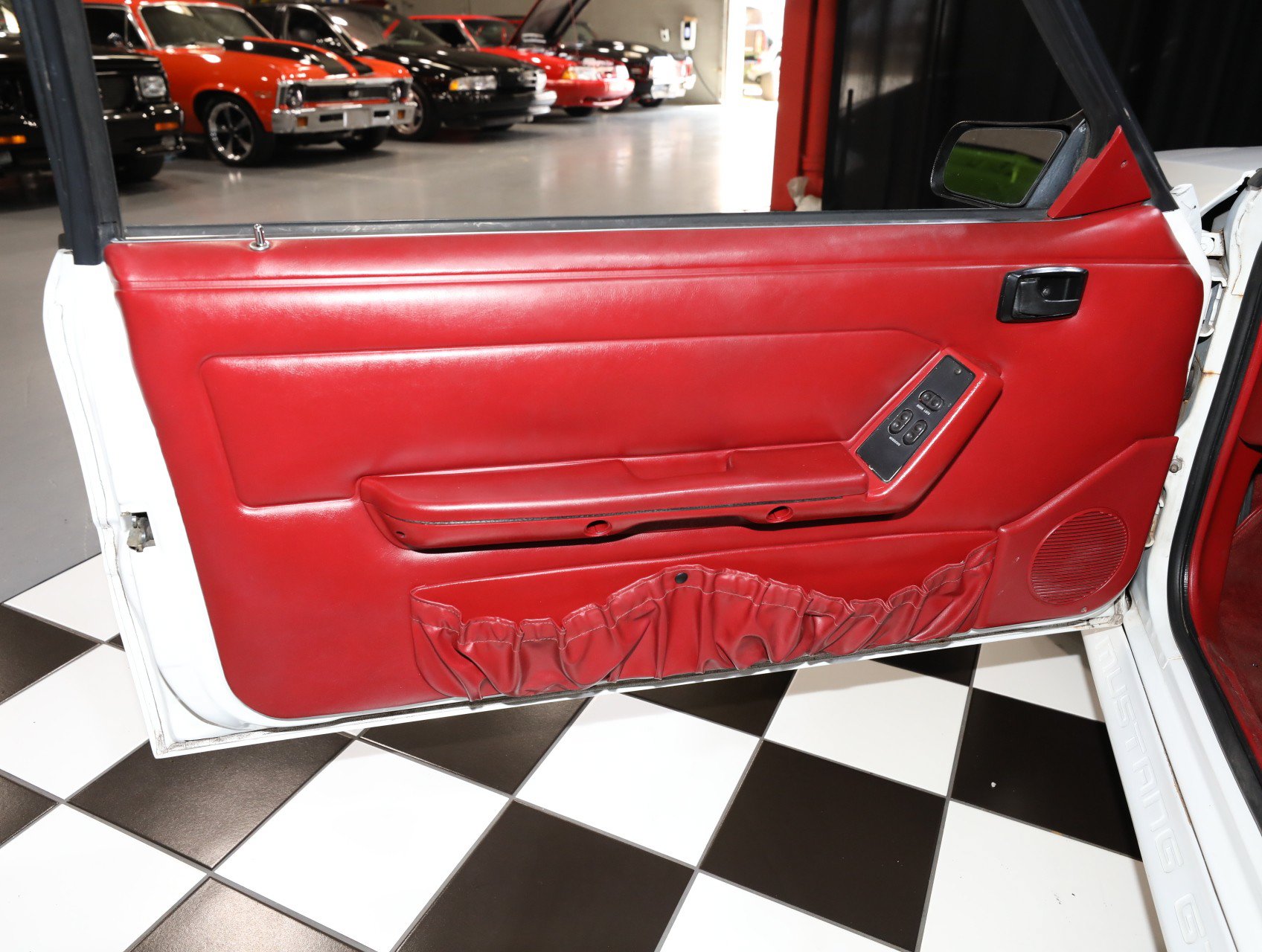 Used 1992 Ford Mustang GT RWD image 46