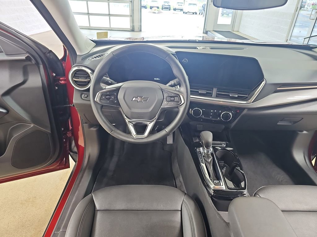 Used 2024 Chevrolet Trax ACTIV w/ Sunroof Package image 19