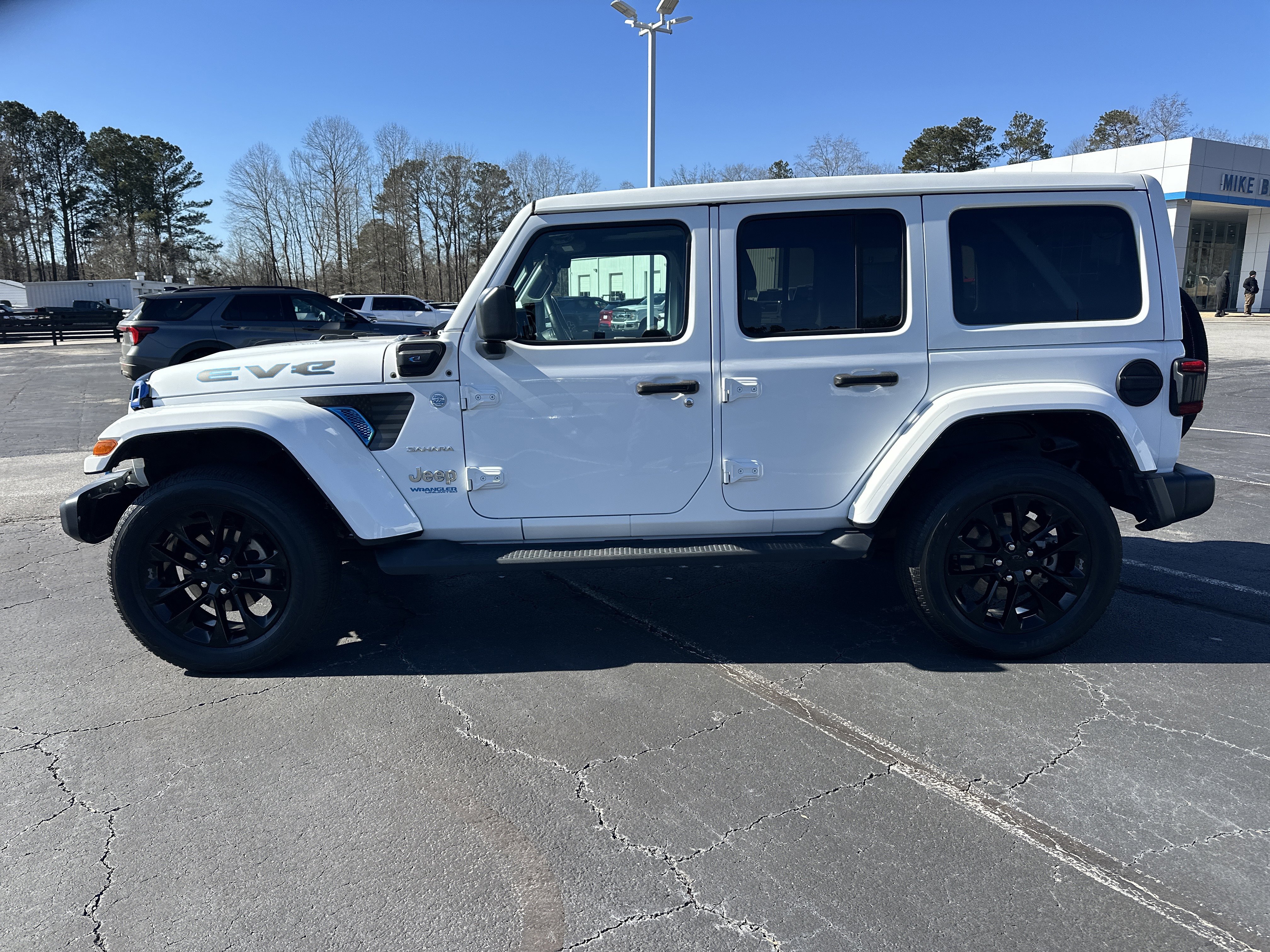Used 2021 Jeep Wrangler Unlimited Sahara w/ Cold Weather Group image 5