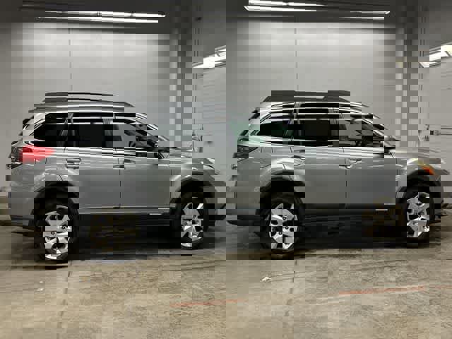 Used 2010 Subaru Outback 2.5i Limited image 3