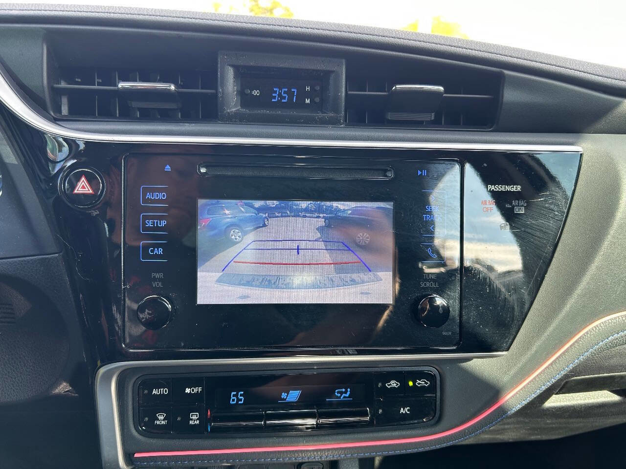 Used 2017 Toyota Corolla SE image 11