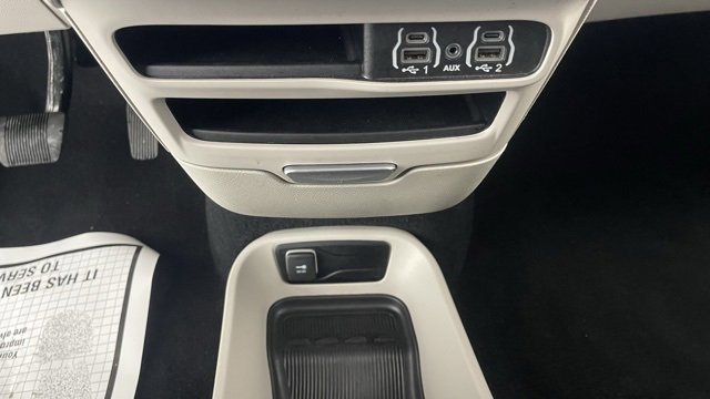 Used 2024 Chrysler Pacifica Touring-L image 42