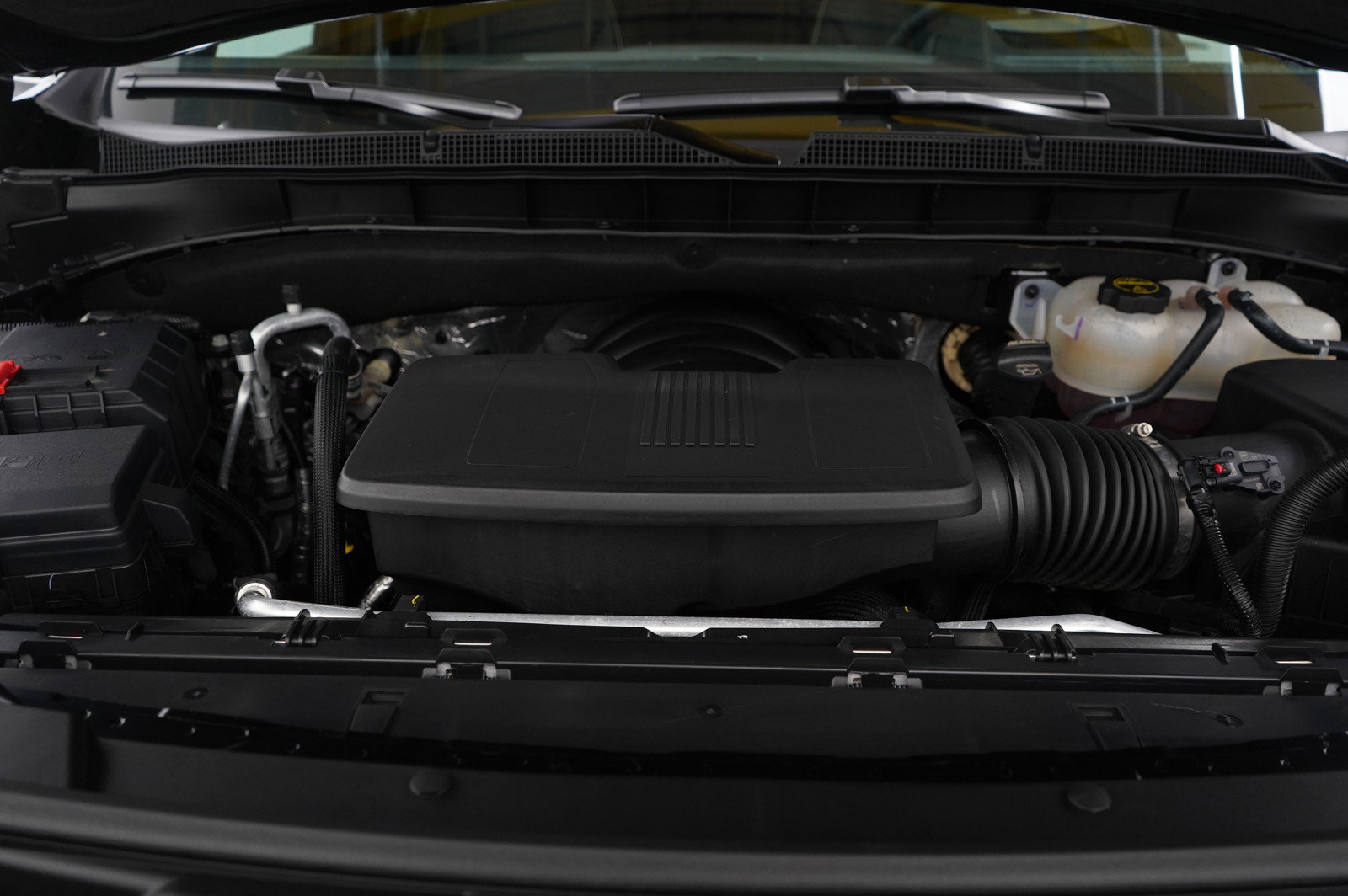 Used 2025 Chevrolet Suburban Premier image 26