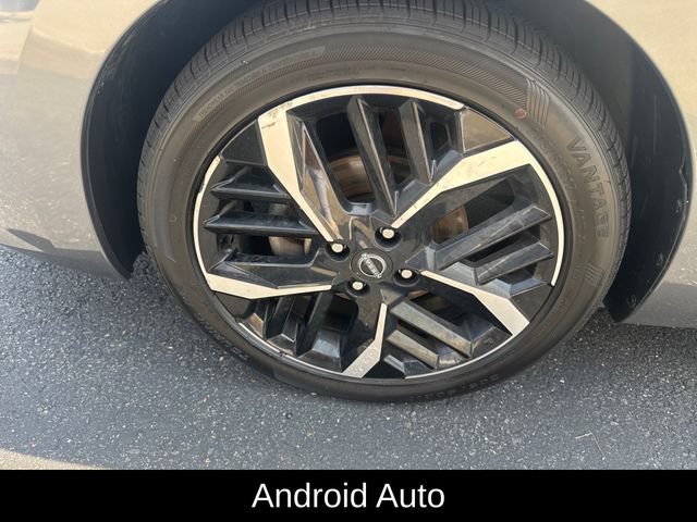 Used 2024 Nissan Versa SR FWD image 10