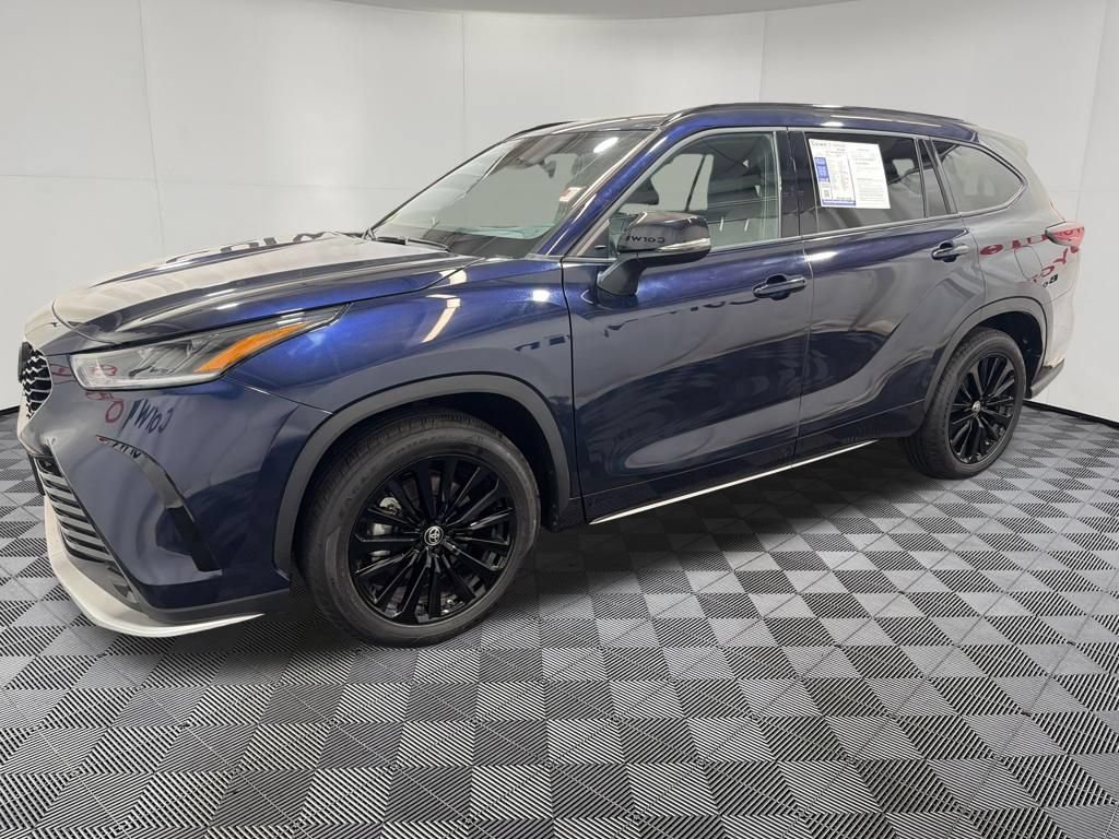 Used 2025 Toyota Highlander XSE AWD/4WD image 4