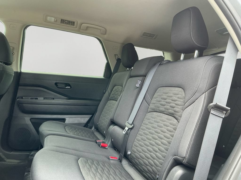 Used 2025 Nissan Pathfinder SV AWD/4WD image 15