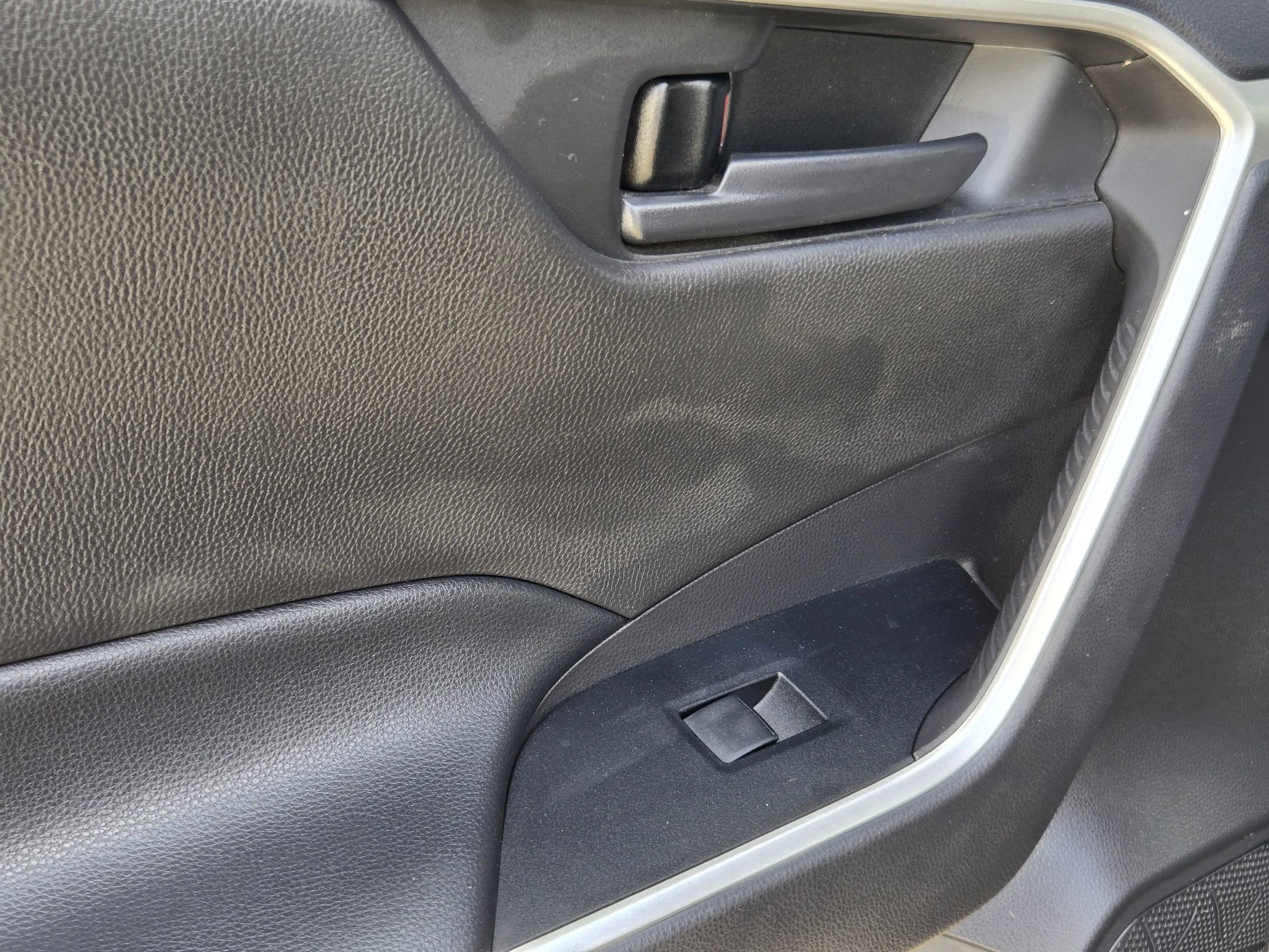 Used 2021 Toyota RAV4 LE image 34