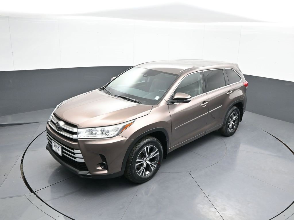 Certified 2018 Toyota Highlander LE image 34
