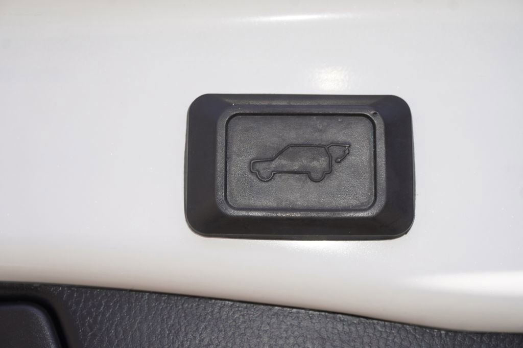 Used 2019 Toyota RAV4 Limited w/ Carpet Mat Package AWD/4WD image 9