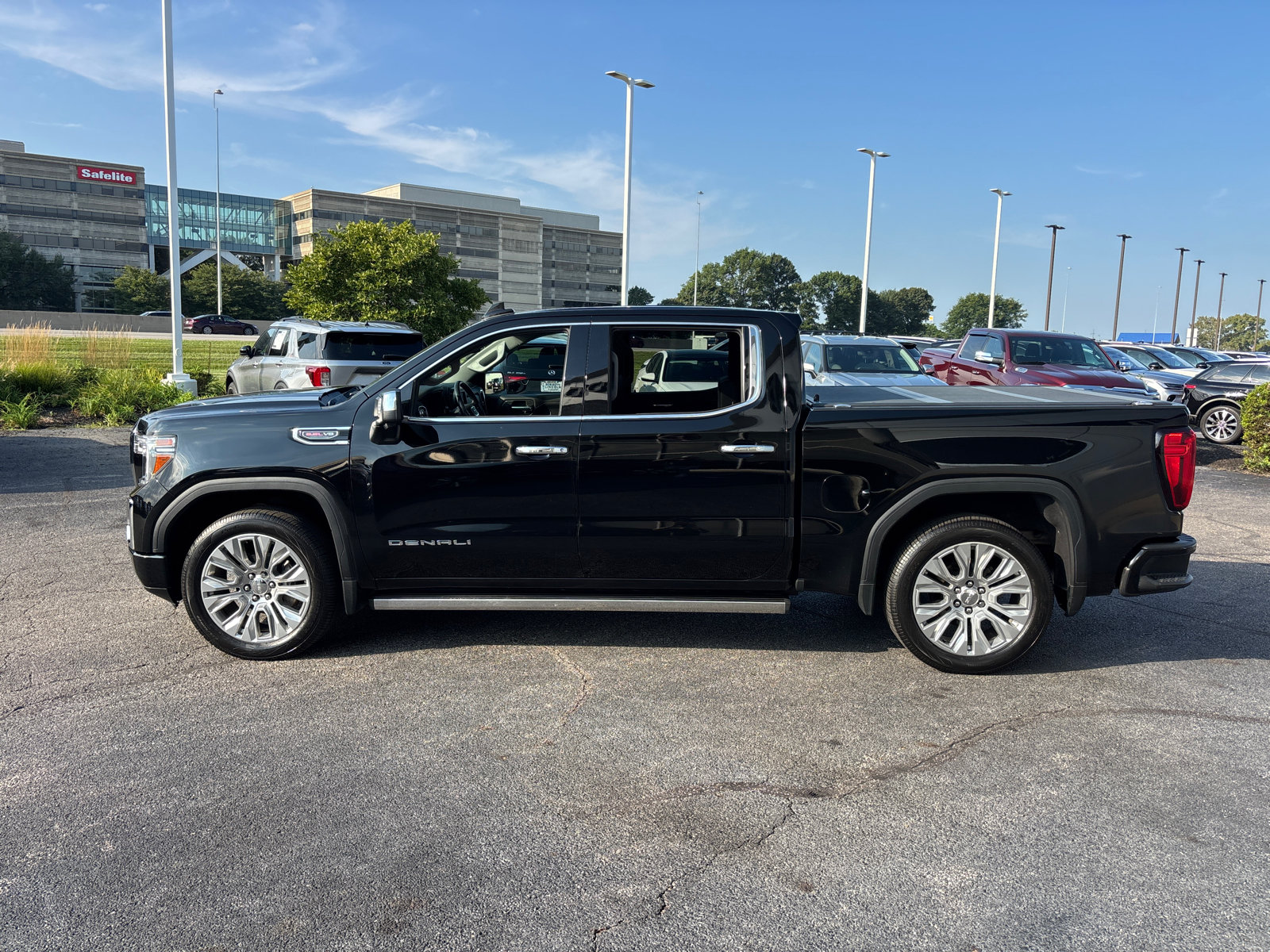 Used 2022 GMC Sierra 1500 Denali w/ Denali Premium Package AWD/4WD image 4