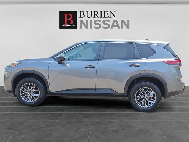 Used 2024 Nissan Rogue S AWD/4WD image 2