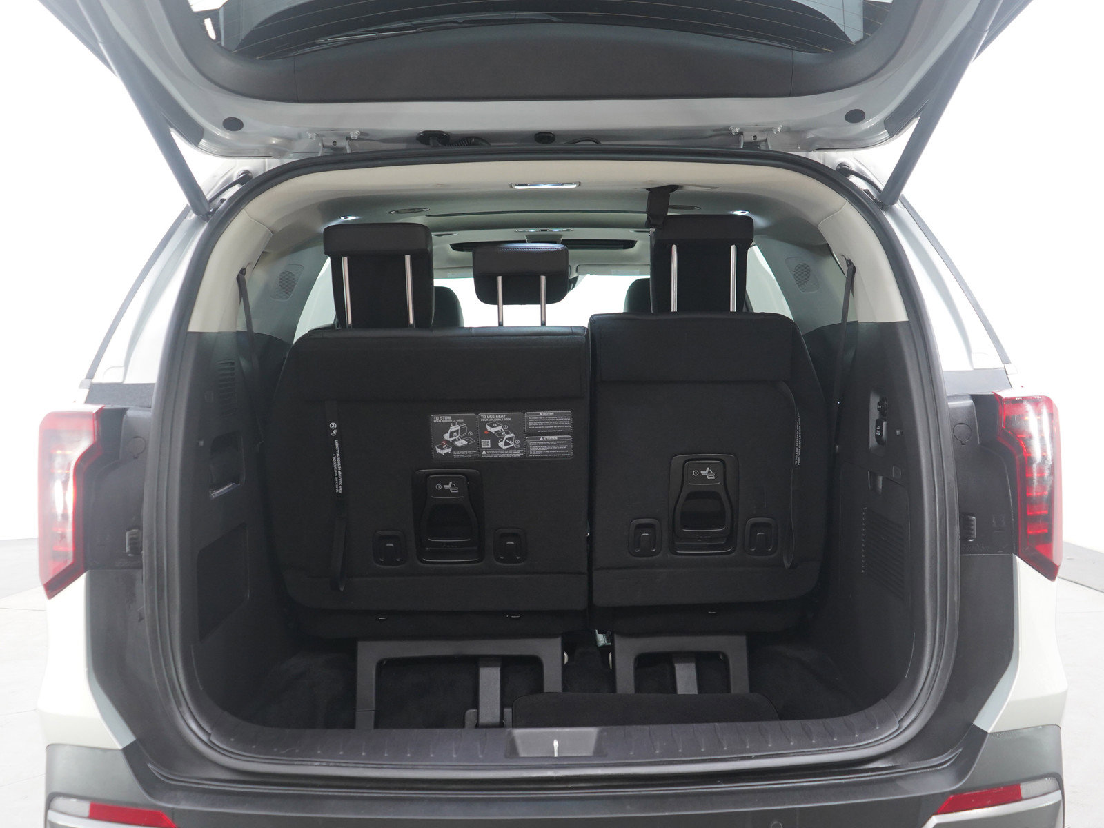 Used 2025 Kia Carnival SX Prestige image 19