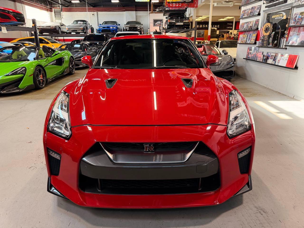Used 2018 Nissan GT-R Premium AWD/4WD image 2