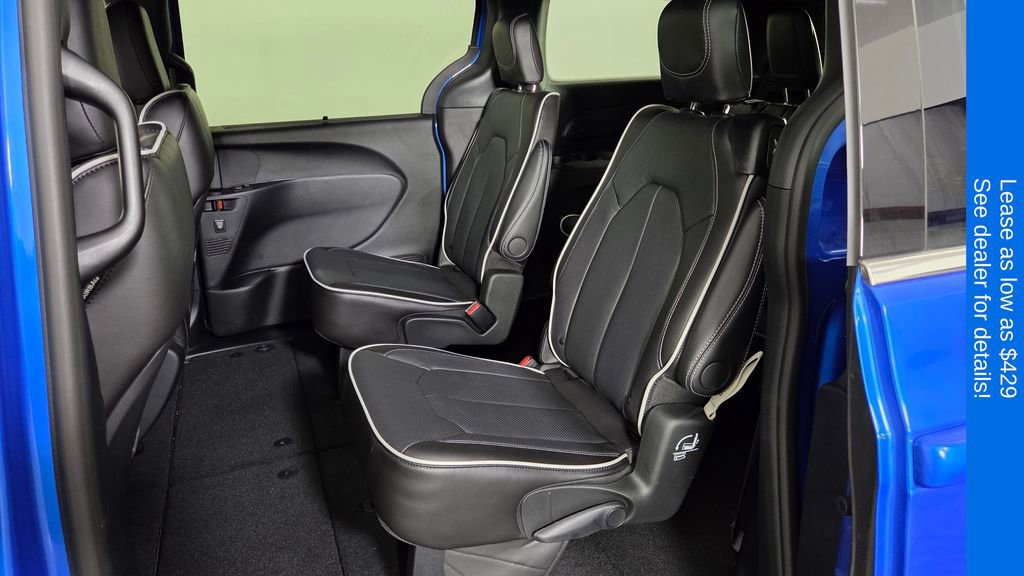 New 2026 Chrysler Pacifica Limited FWD image 30