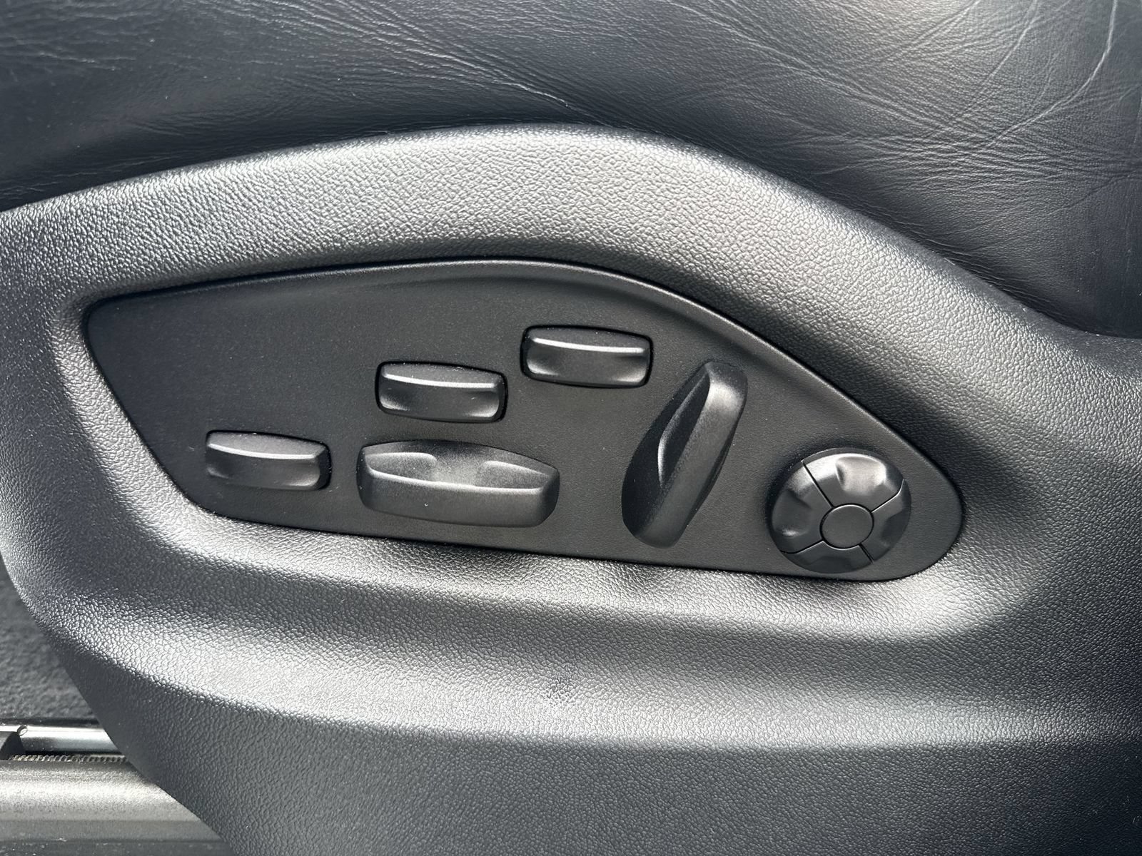 Used 2024 Porsche Cayenne Coupe AWD/4WD image 13