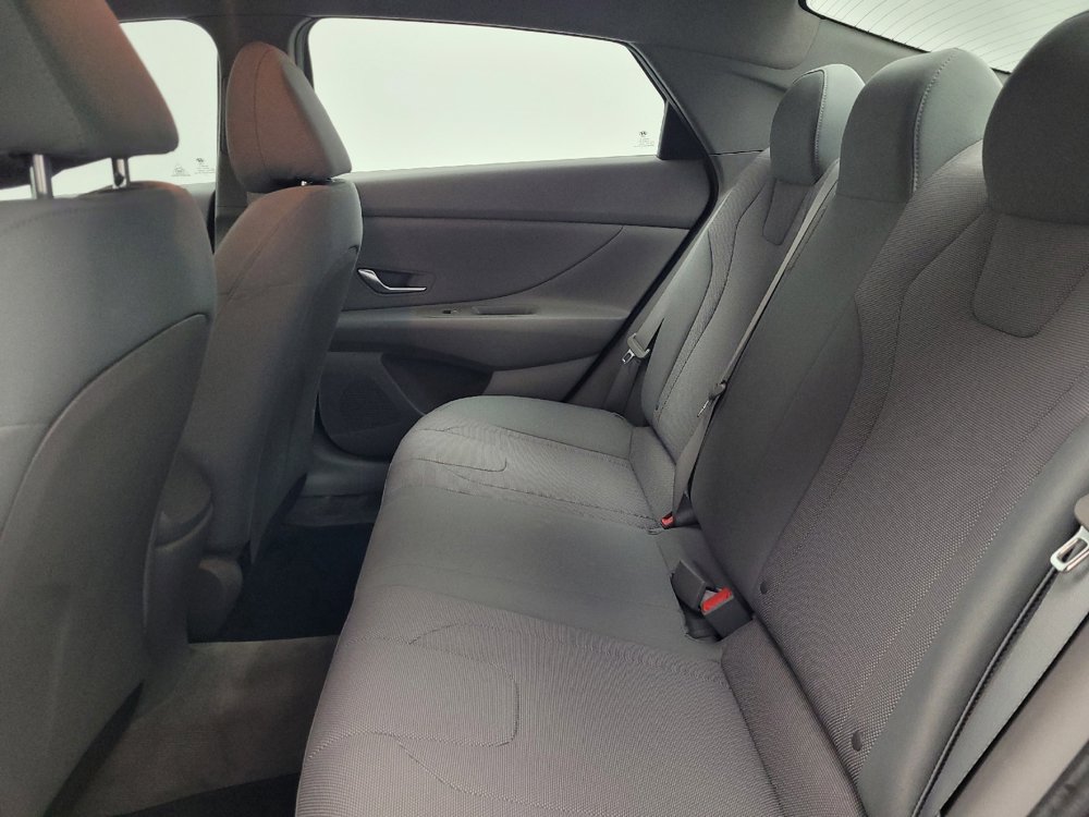 Used 2021 Hyundai Elantra SE FWD image 18