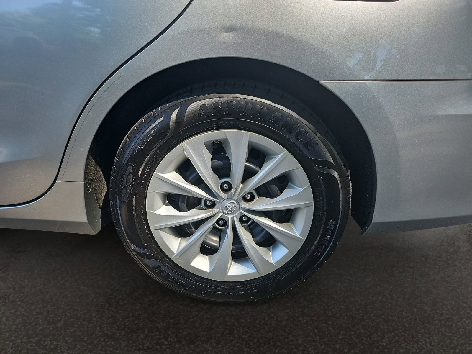 Used 2017 Toyota Camry LE w/ Four Season Floor Mat Package FWD image 40