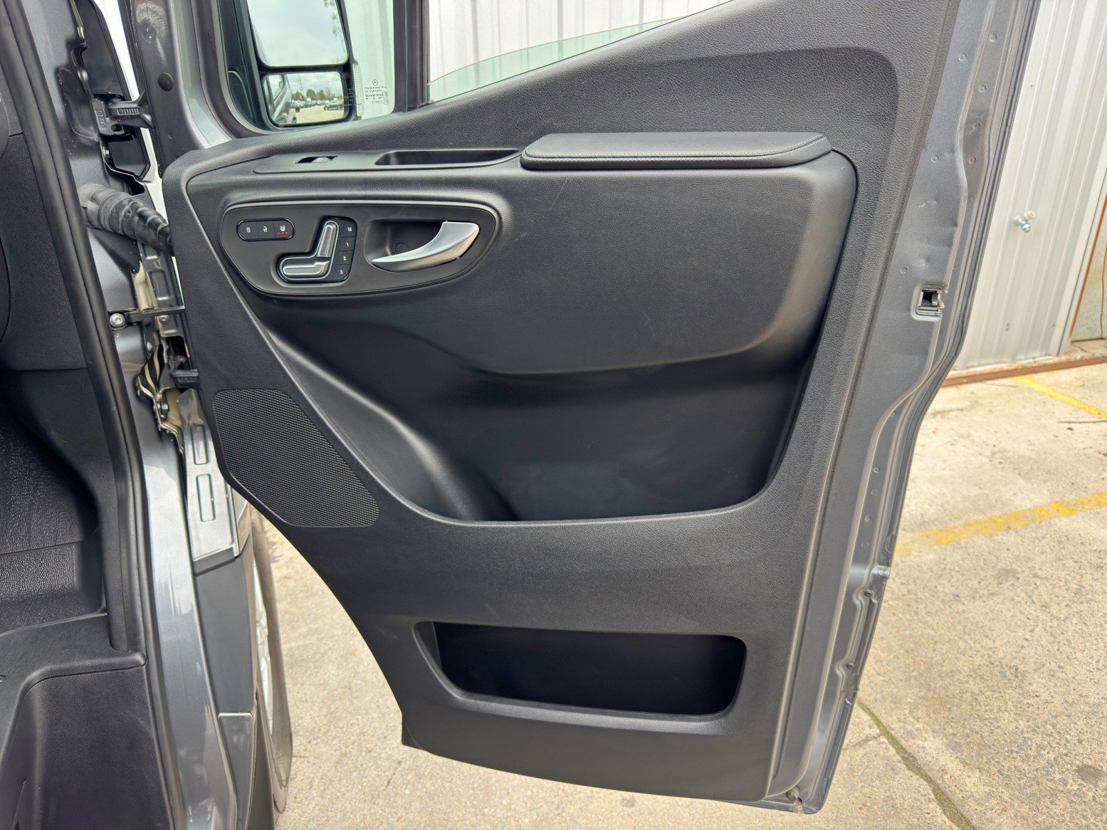 Used 2023 Mercedes-Benz Sprinter 2500 image 43
