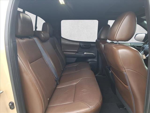 Used 2016 Toyota Tacoma Limited w/ Towing Package image 17