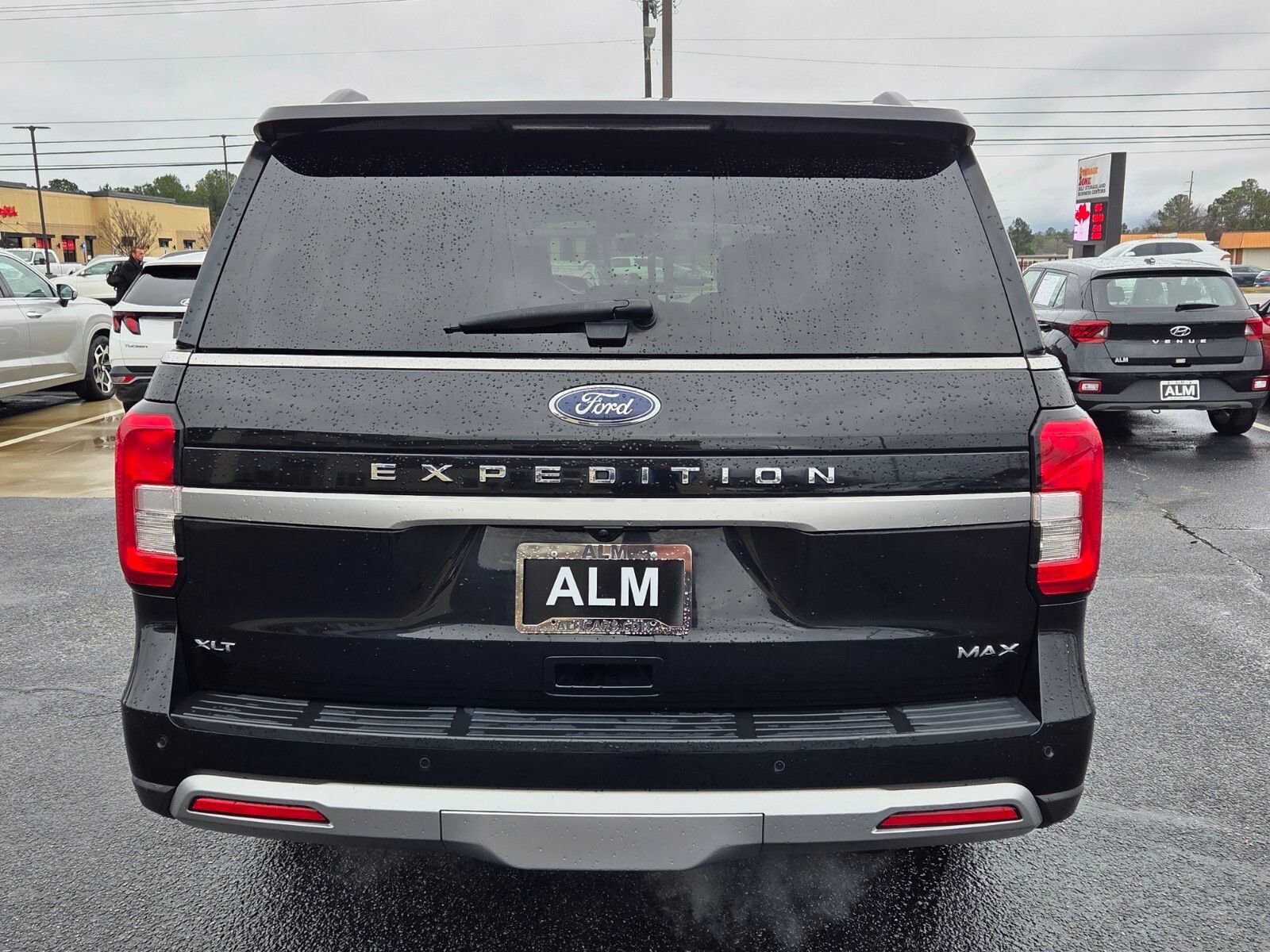 Used 2024 Ford Expedition Max XLT image 11