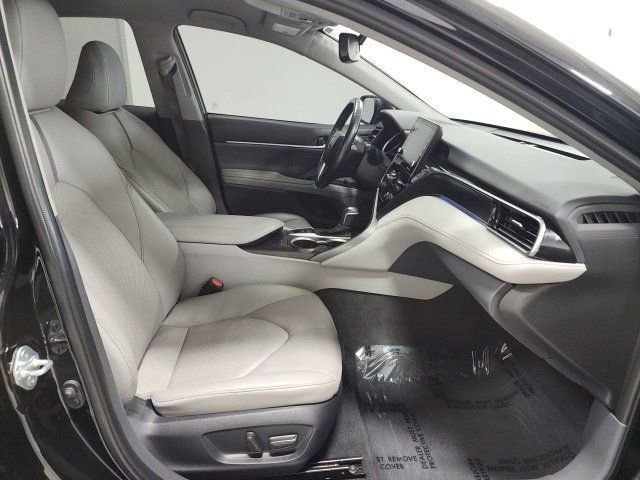 Used 2024 Toyota Camry XLE w/ Cold Weather Package image 15