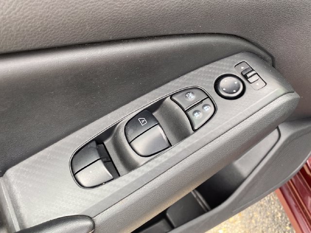 Used 2025 Nissan Altima 2.5 SV FWD image 16