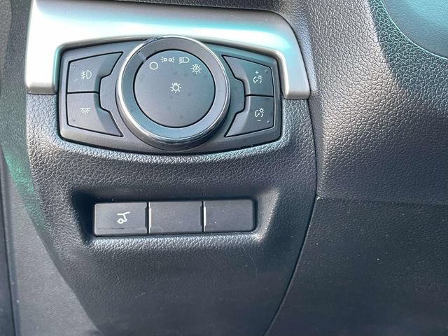 Used 2016 Ford Explorer XLT w/ Equipment Group 202A FWD image 13