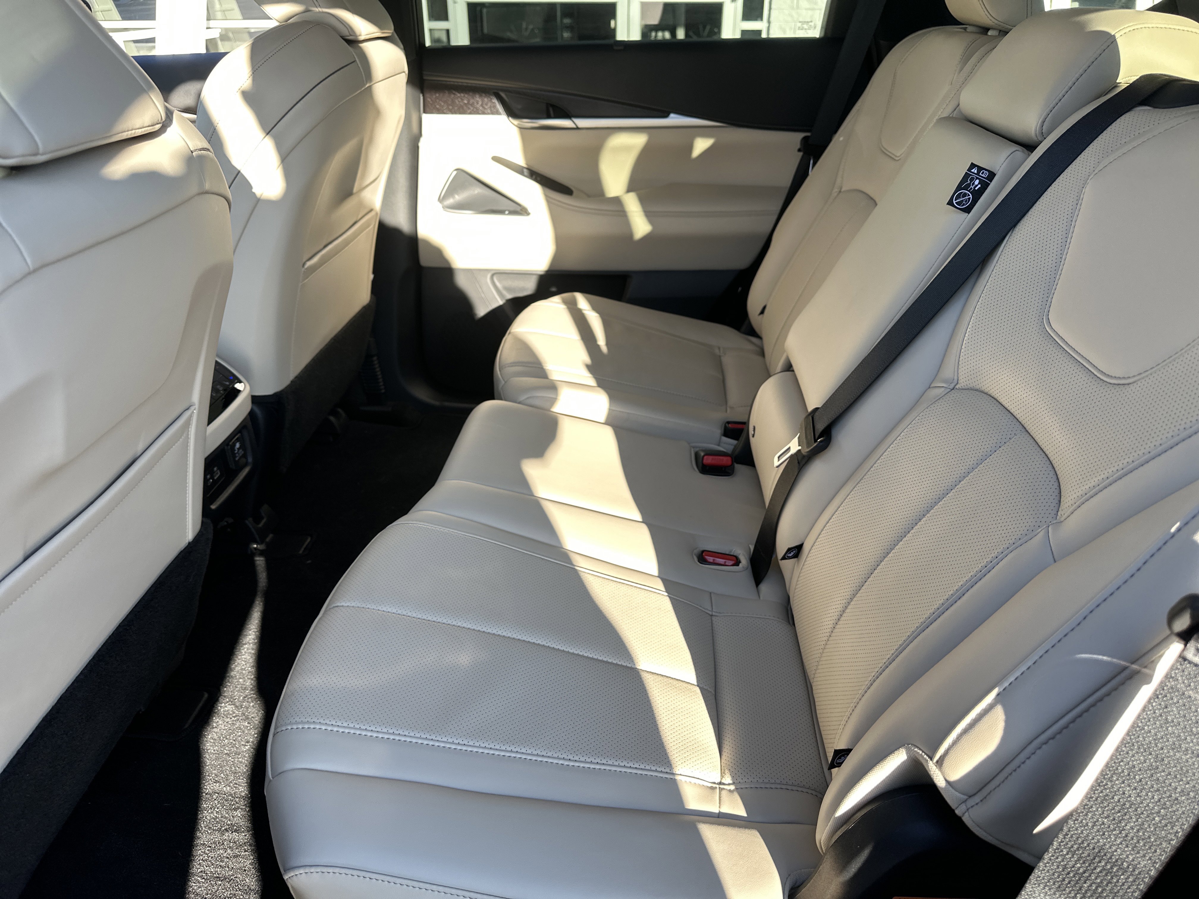 Used 2025 INFINITI QX60 Sensory w/ Vision Package image 12