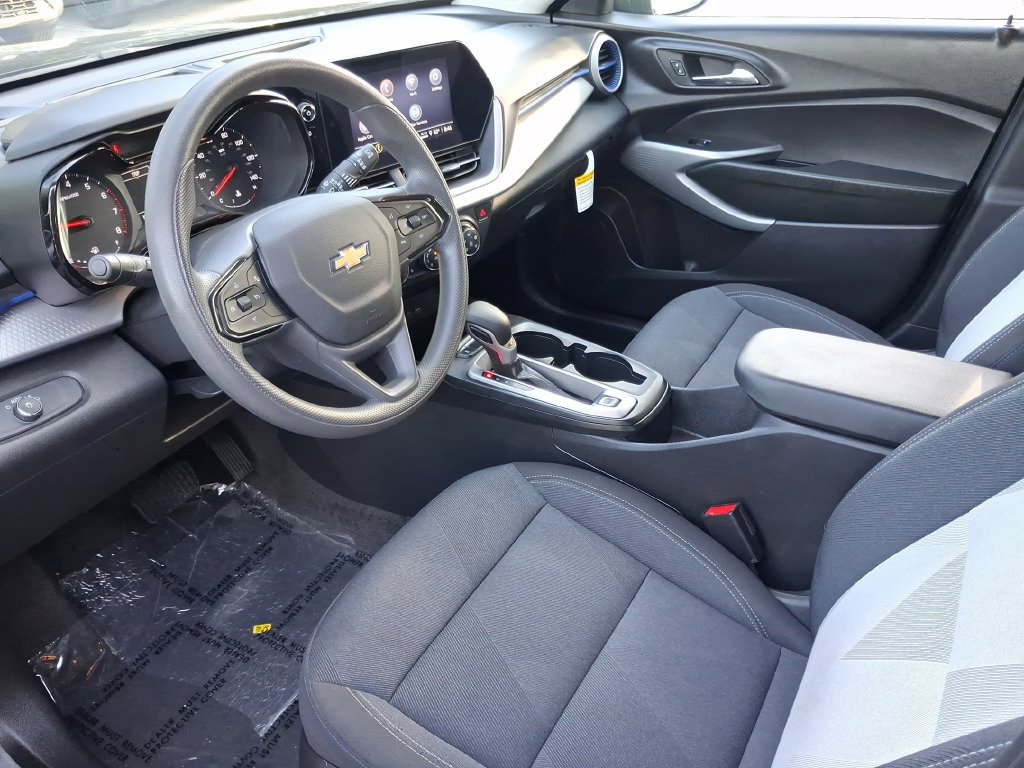 Used 2026 Chevrolet Trax LS w/ LS Convenience Package FWD image 14