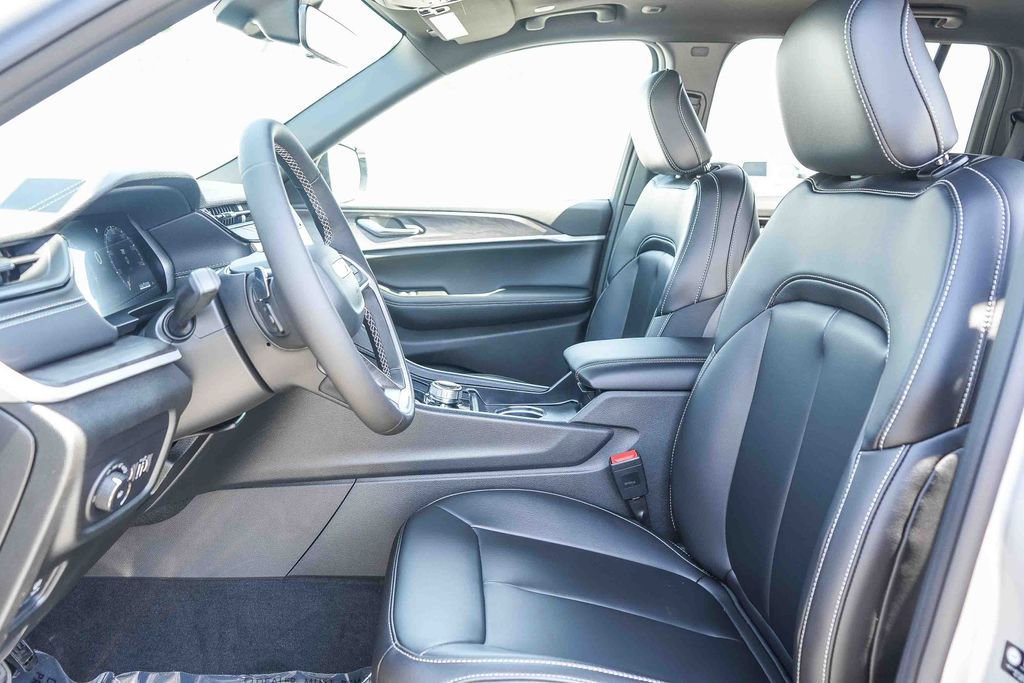 New 2026 Jeep Grand Cherokee Limited w/ Limited Altitude Package image 18