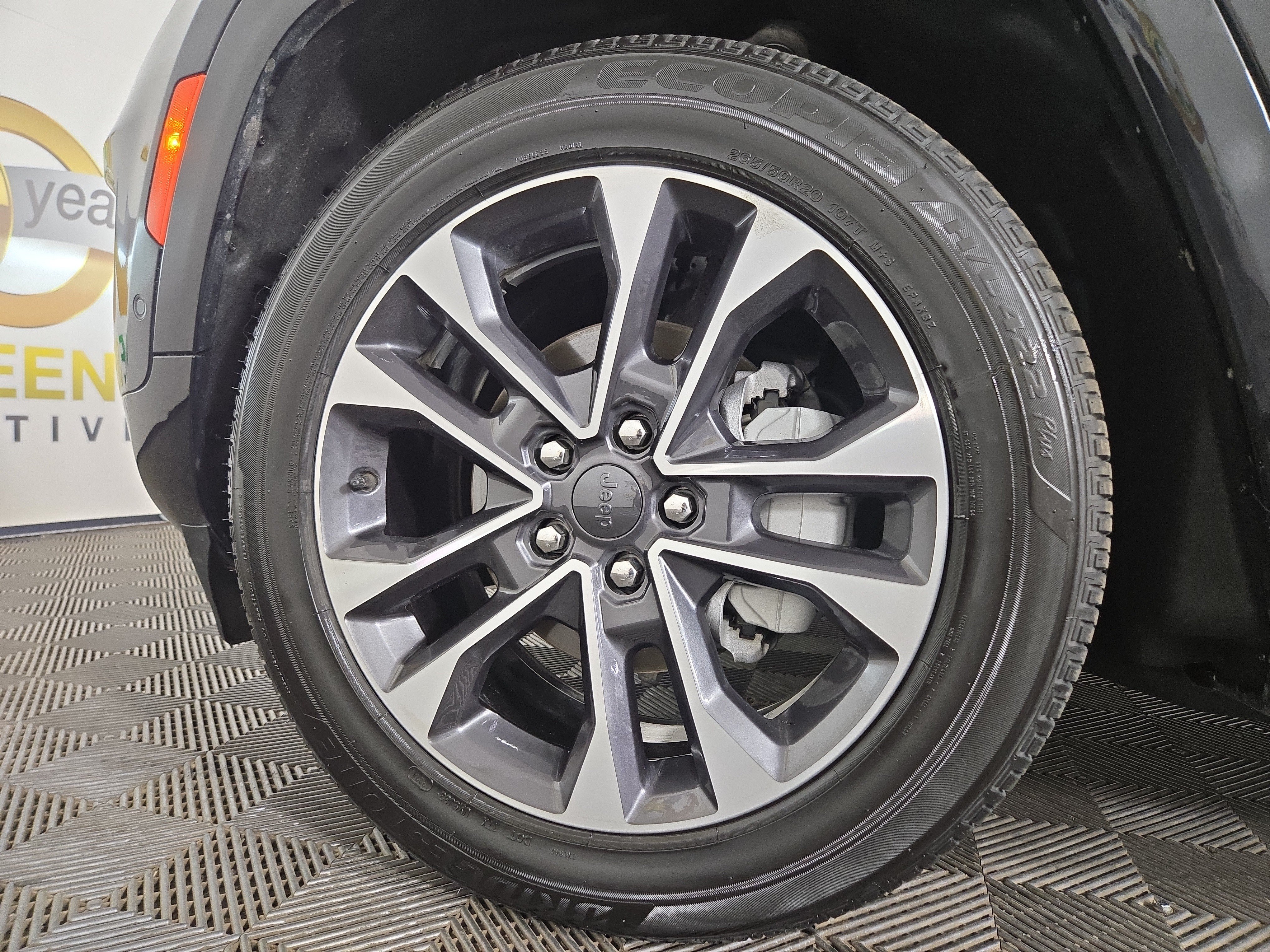 Certified 2025 Jeep Grand Cherokee Overland AWD/4WD image 36