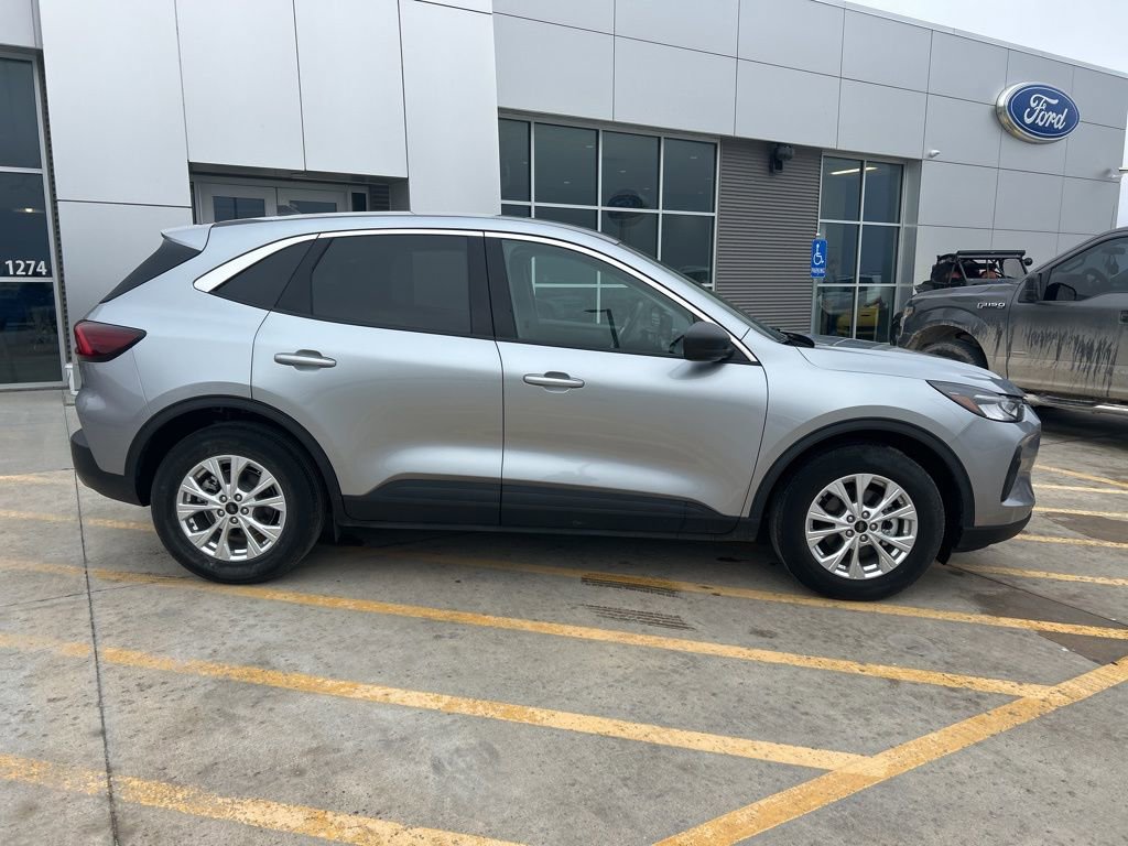 Used 2024 Ford Escape Active image 2