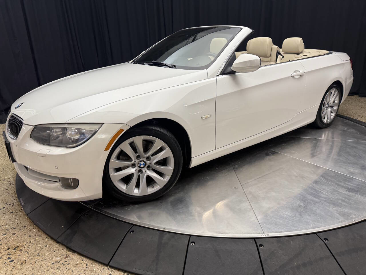 Used 2011 BMW 328i Convertible image 2