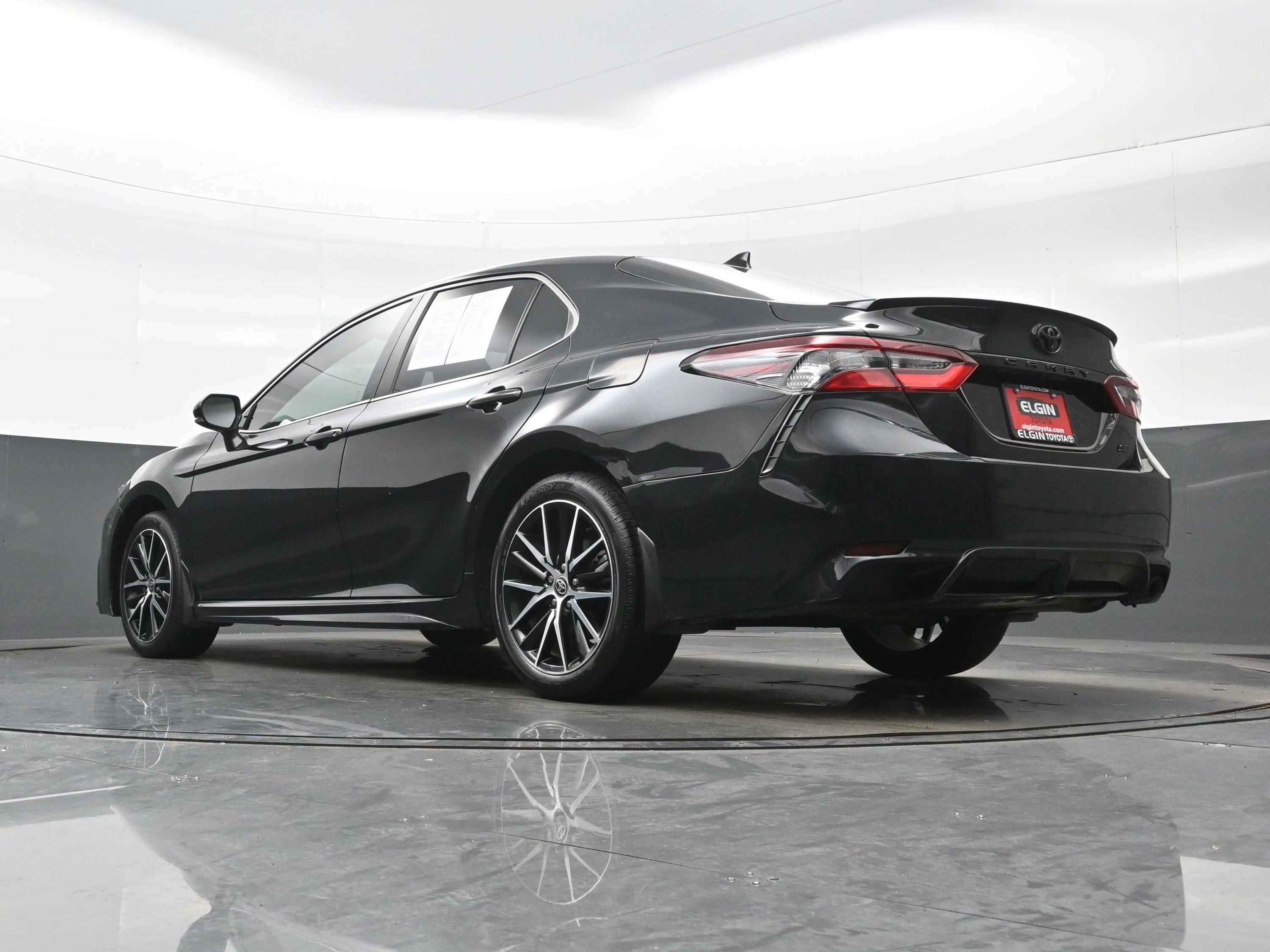 Used 2024 Toyota Camry SE FWD image 28