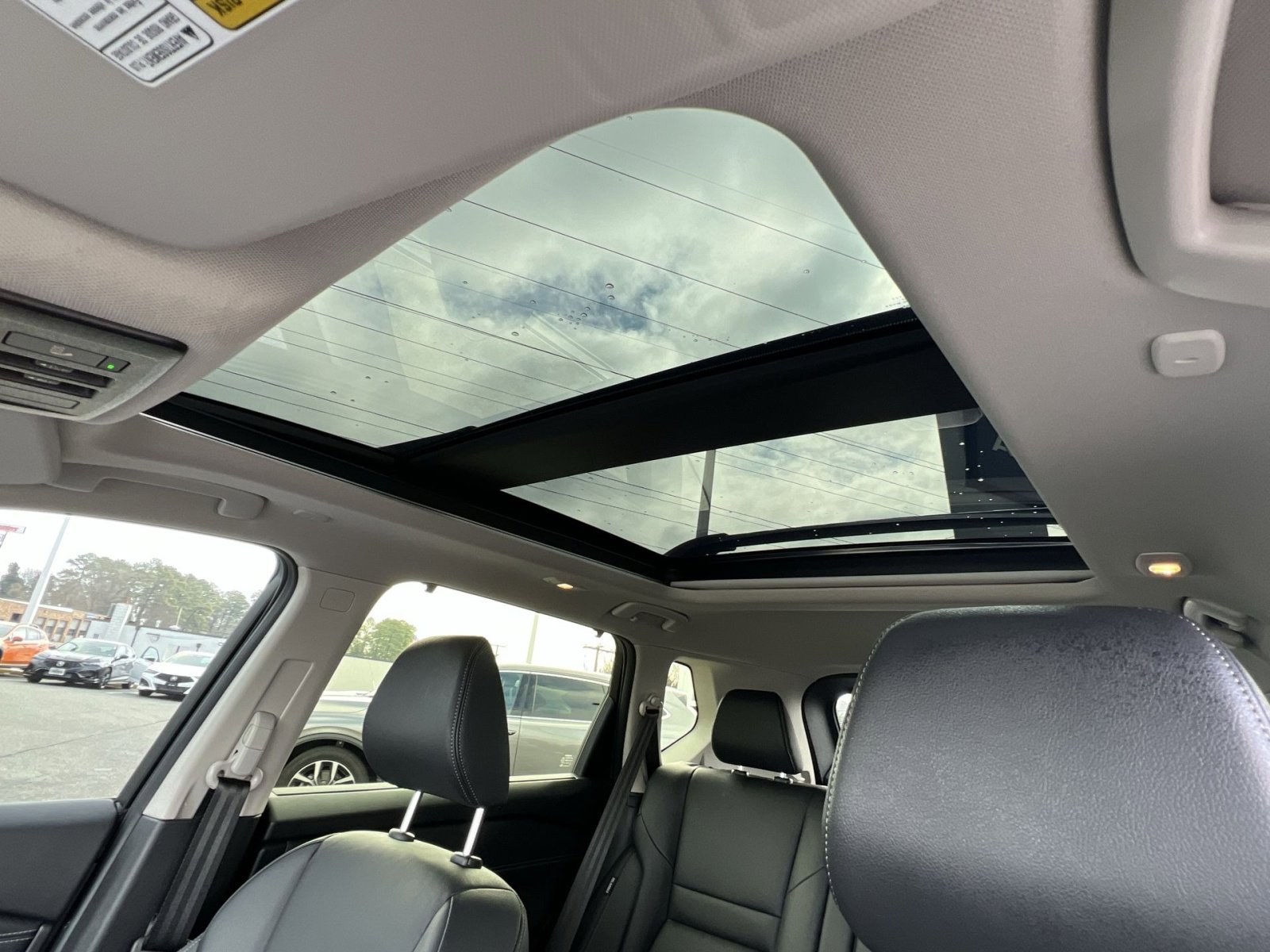 Used 2025 Nissan Rogue SL w/ SL Premium Package image 21