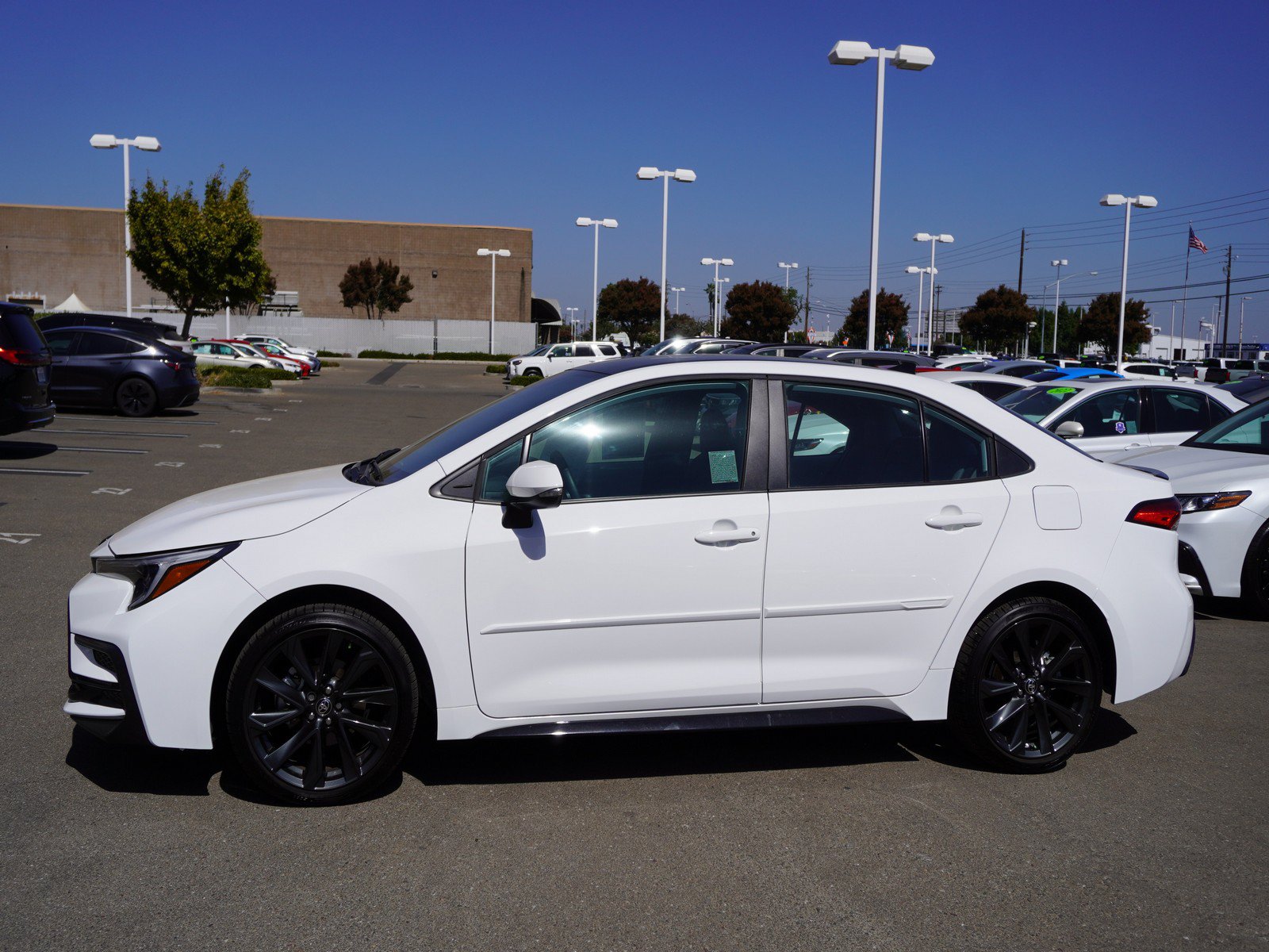 Used 2026 Toyota Corolla SE w/ SE Package FWD image 6