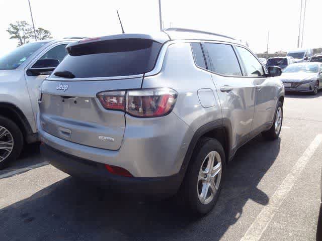 Used 2024 Jeep Compass Latitude image 4