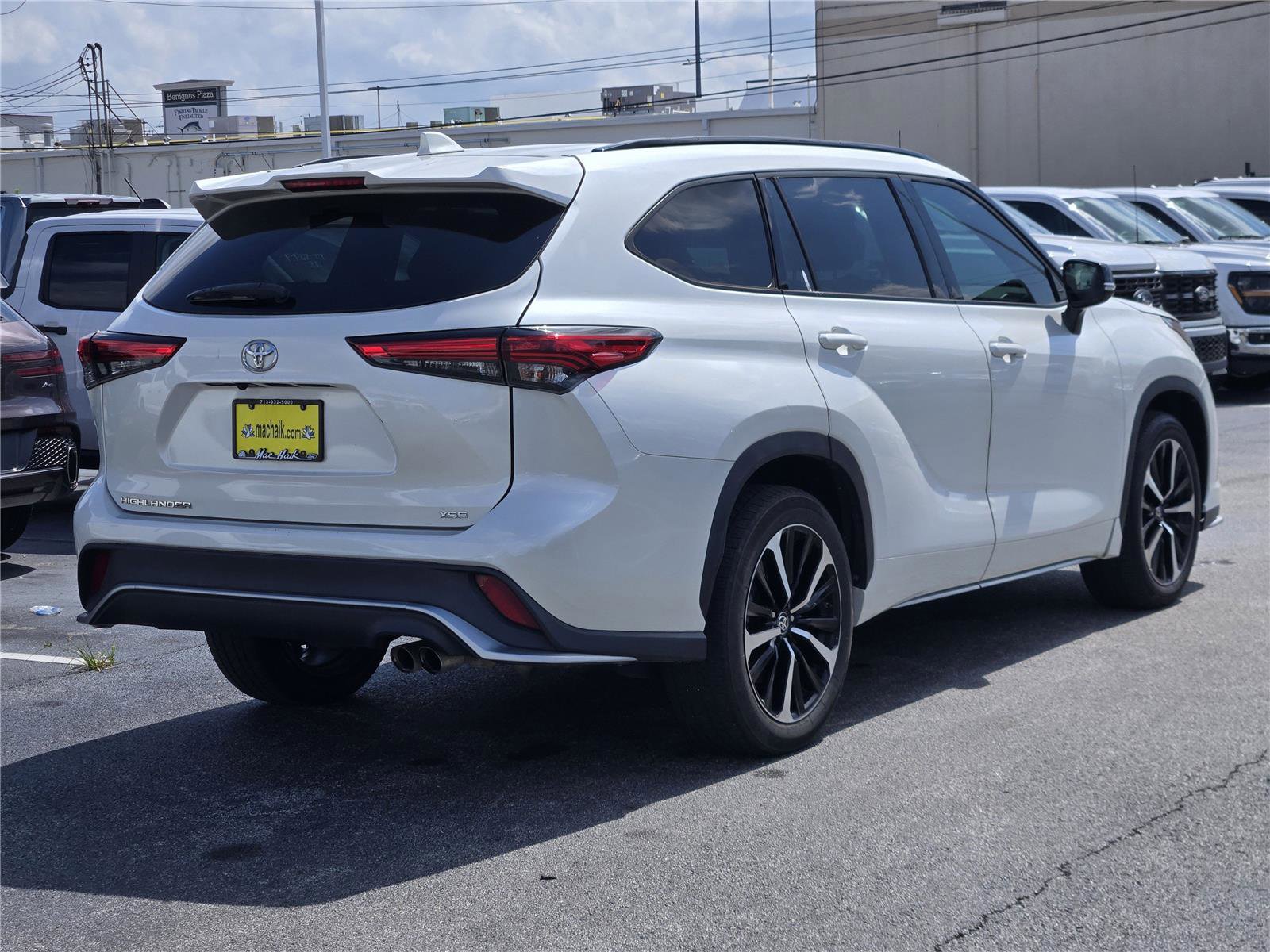 Used 2021 Toyota Highlander XSE FWD image 8