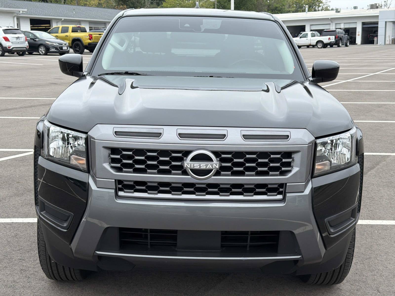 Used 2025 Nissan Frontier SV RWD image 2