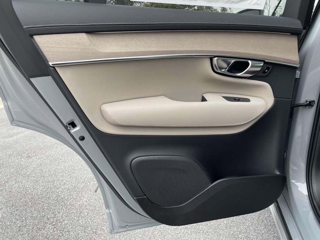 New 2026 Volvo XC90 B6 Plus w/ Protection Package Premier image 2