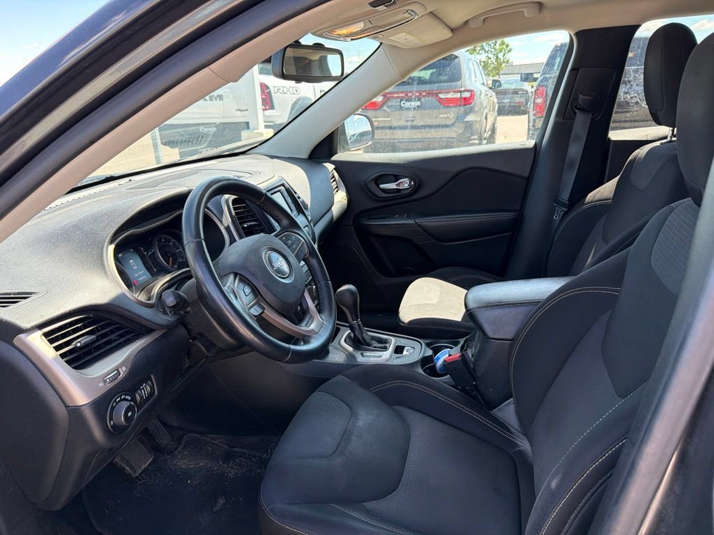 Used 2015 Jeep Cherokee Latitude AWD/4WD image 9