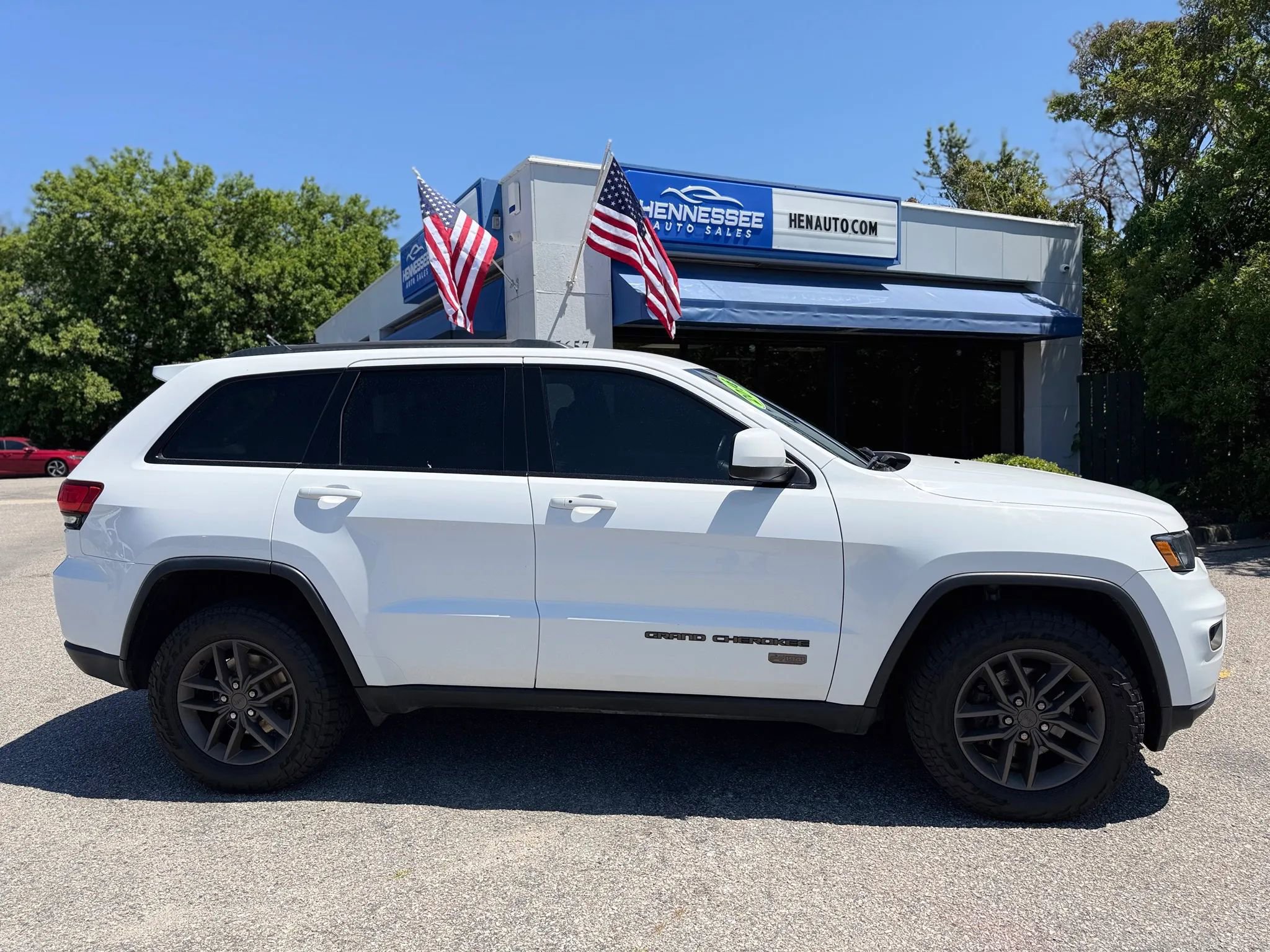 Used 2016 Jeep Grand Cherokee Laredo 75th Anniversary AWD/4WD image 18