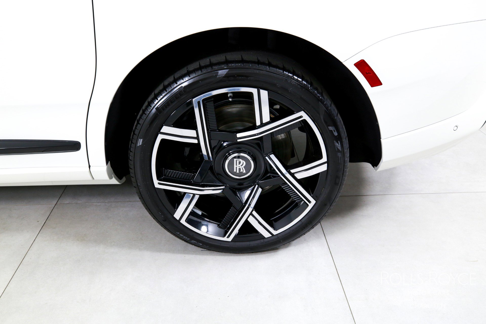 Used 2025 Rolls-Royce Cullinan Black Badge image 43